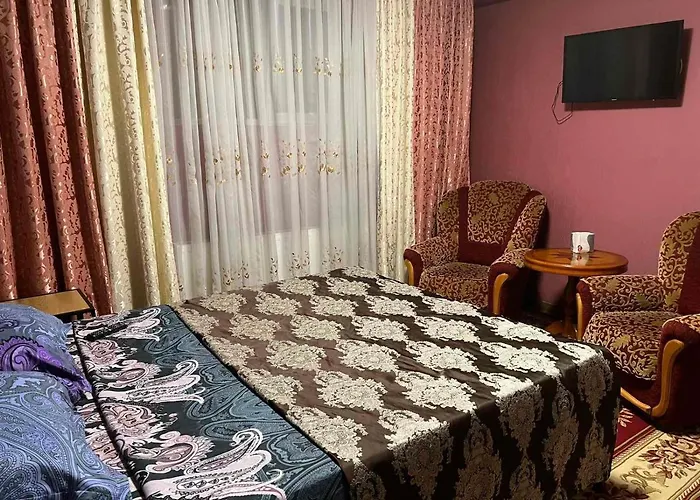 Golden Rose Room