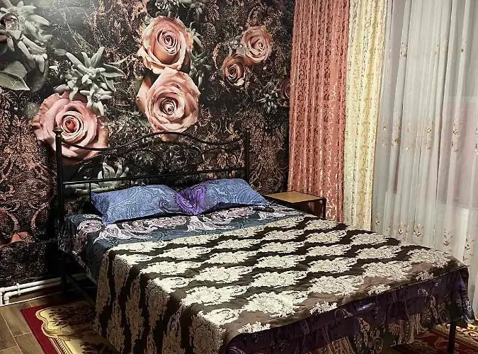 Golden Rose Room