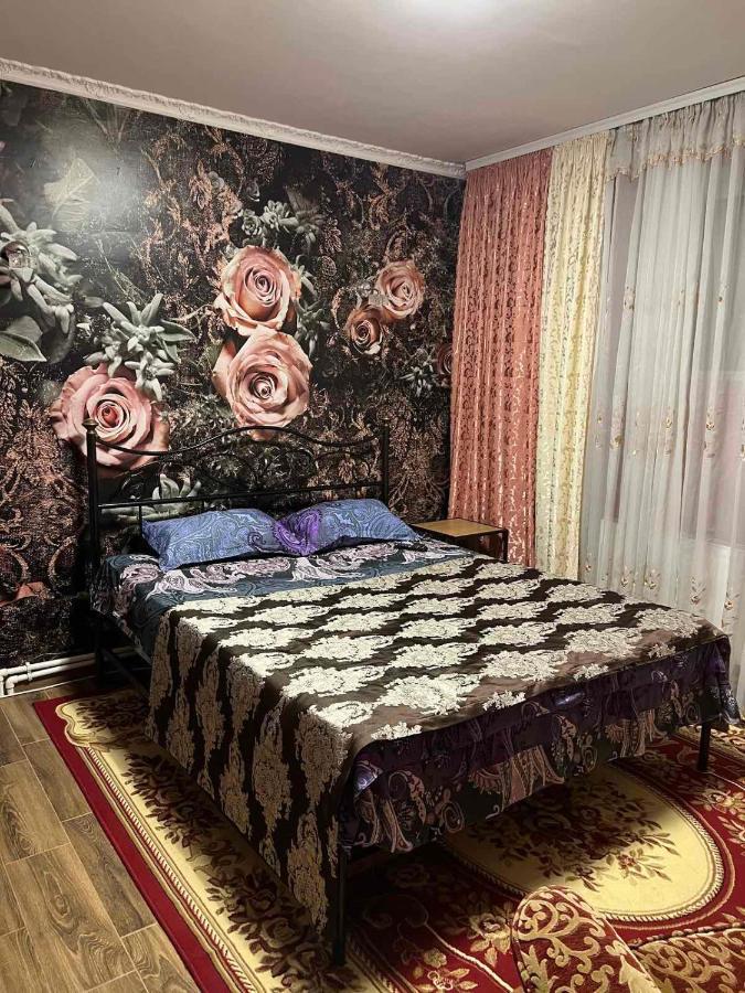 Gazde/Camere de închiriat Golden Rose *